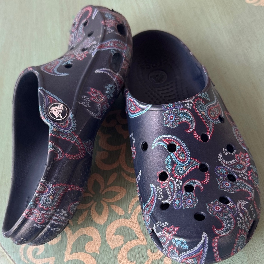 CROCS Blue & Purple Paisley slip on Clogs size 5